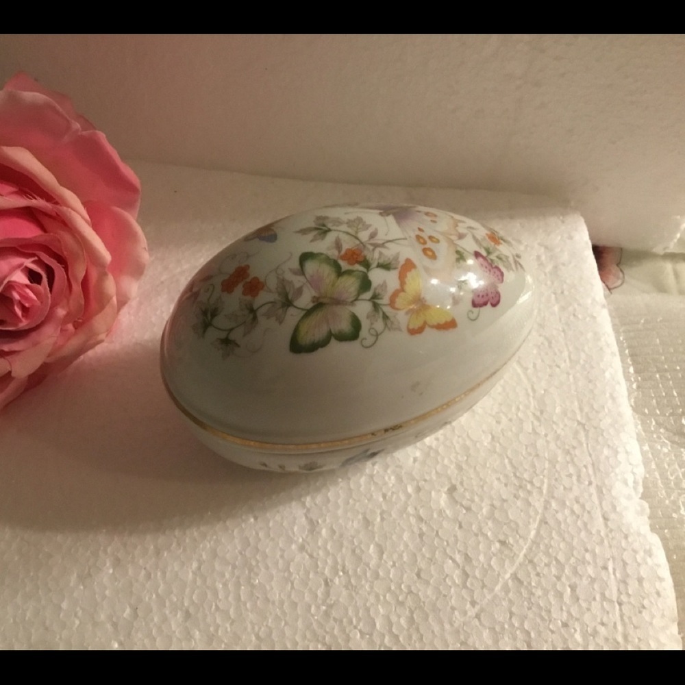 22‎ KARAT  GOLD  TRIM VINTAGE TRINKETS EGG BOX🌹
